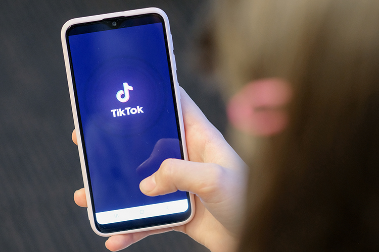 TikTok начал восстанавливать работу в США. Блокировка продлилась всего чуть больше 12 часов