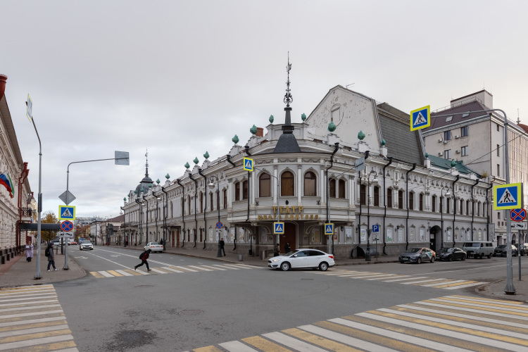 «Надеемся, что к концу этого года мы завершим обновление всех служебных помещений театра. Следующий этап — ремонтно-реставрационные работы исторической сцены ТЮЗа»