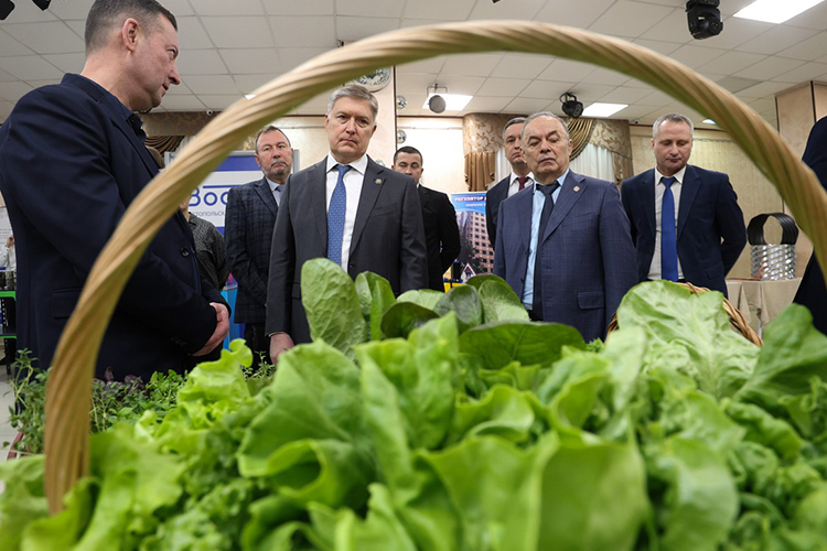 По традиции гостям представили выставку достояний районного хозяйства