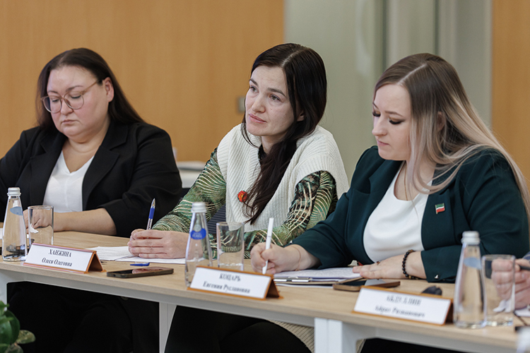 По словам представителя фонда «За мирное небо» Олеси Ханжиной, есть вопросы по продуктам для супов. Овощи неравнодушные граждане несут довольно охотно, а вот с мясной продукцией сложнее