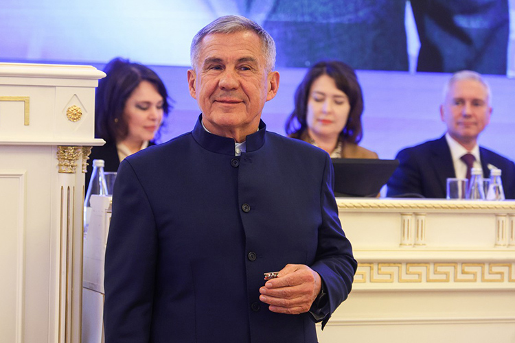 Раис РТ Рустам Минниханов посетил сессию Казгордумы