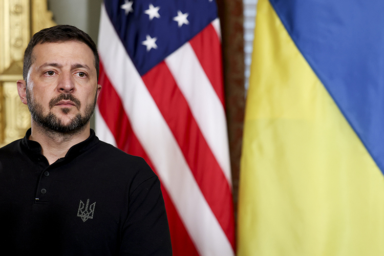 Президент Украины впервые отреагировал на критику Трампа. Ранее американский лидер назвал украинца диктатором за отказ от проведения выборов в стране