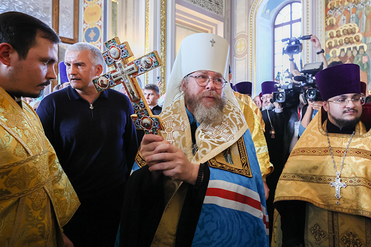 «Прекрасный, мудрейший человек. И дай Бог ему здоровья, и слава Богу, что Господь уберег его. А то, что черти продолжают эту свою деятельность, это сама суть этих демонов»