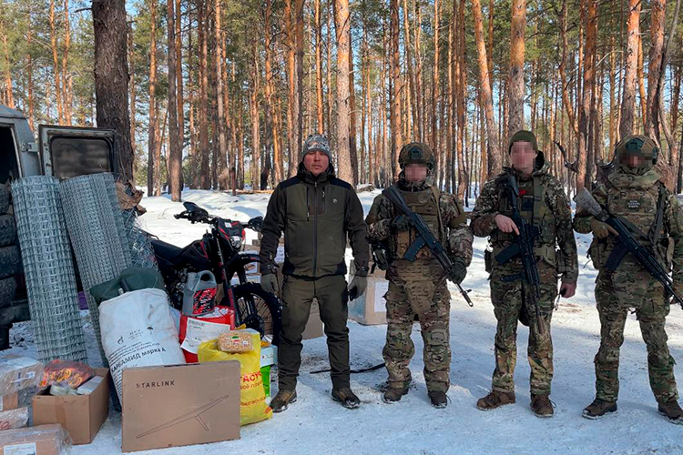 «У меня появилась возможность поехать на СВО. Лично обзвонил друзей, знакомых — всех, кого знаю. Собрал на первую поездку (все равно же с пустыми руками туда не поедешь, как турист) порядка 160–170 тысяч рублей»