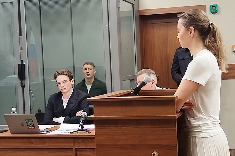 «Спрашивает: «Мама, а папа – он какой?»: в суде допросили жену Сергея Миронова