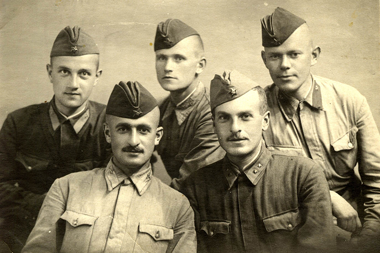 Студенты КИИКСа 1941 год