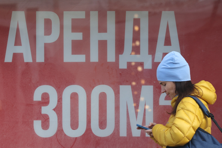 «Дробление присуще многим отраслям: аренда помещений, общепит, деятельность по ремонту автомобилей. Если мы видим такие факты, то приглашаем предпринимателей на комиссии и ставим перед выбором: либо они переходят на ОСНО, либо мы проводим выездную проверку»