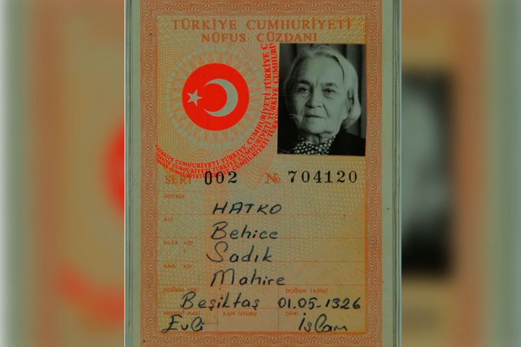 Ее удостоверение личности