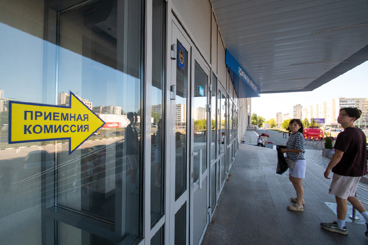 «Бюджетных мест в последнее время в Российской Федерации выделяется достаточно для поступающих абитуриентов, прежде всего по инженерно-техническим специальностям»
