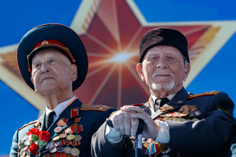 К 80-летию Победы единовременную выплату в размере 80 тысяч рублей из федерального бюджета получат инвалиды и ветераны ВОВ, а также несовершеннолетние узники фашистских концлагерей