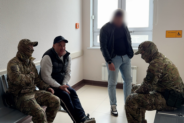 Роман Сычев в ожидании процесса