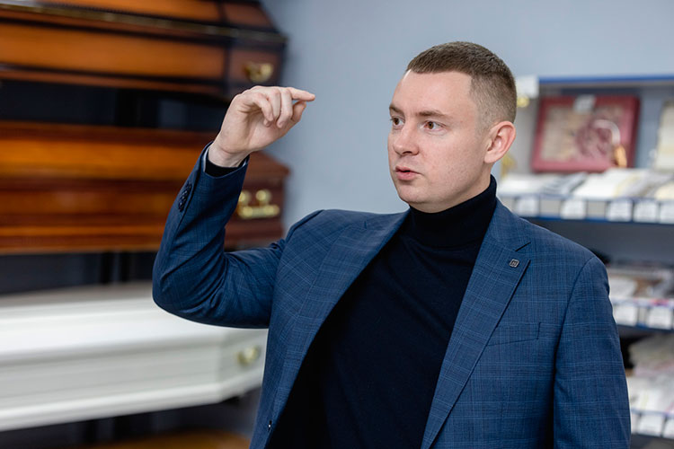 Какой должна быть ваша могила? Станислав Зарубин о том, что кладбища говорят о живых