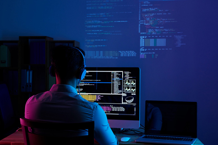 Глава Microsoft Сатья Наделла рассказал, что искусственный интеллект пишет уже 20–30% кода в репозиториях компании, а «некоторые проекты, вероятно, полностью написаны» нейросетями»