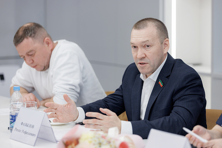 Ринат Фазылов: «В Курской области многие пионерские лагеря, интернаты, санатории были заняты гражданами из приграничных районов. Тяжело разговаривать с людьми, слышать их истории спасения, некоторые из них, к сожалению, потеряли родственников, свое имущество»