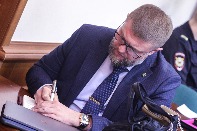 Когда исследовали материалы с той сессии депутатов, адвокат Алексей Доночкин обратил внимание на то, что Саттаров вносил представления о нарушении законодательства по кинотеатру «Кама»