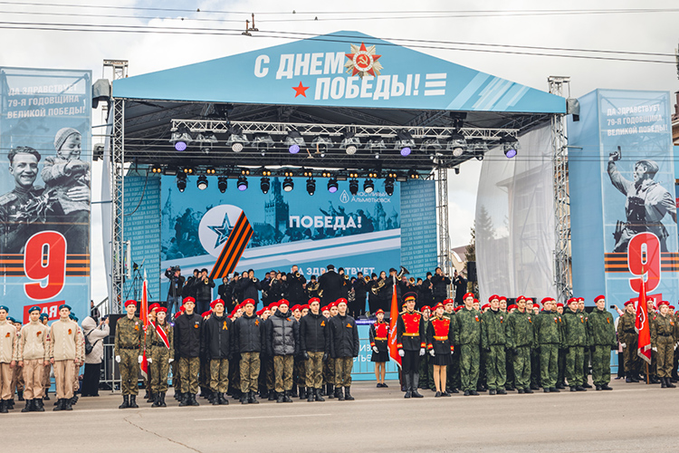 Официальная часть празднования дня Победы начнется в 10:00 у главной сцены на площади Ленина с прямой трансляцией поздравления президента РФ Владимира Путина и приветственного поздравления почетных гостей