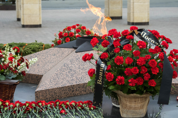 День начнется с возложения цветов в парке Победы, на воинских захоронениях Архангельского и Арского кладбищ