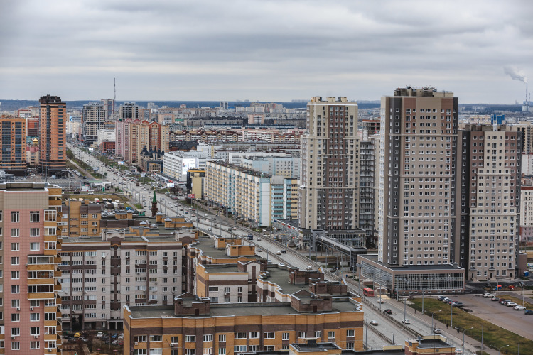 «В двух наших районах более 1,2 тысячи многоквартирных домов, из них 70 процентов построены до 2000 года, когда не было требований по парковочным местам и паркингам»