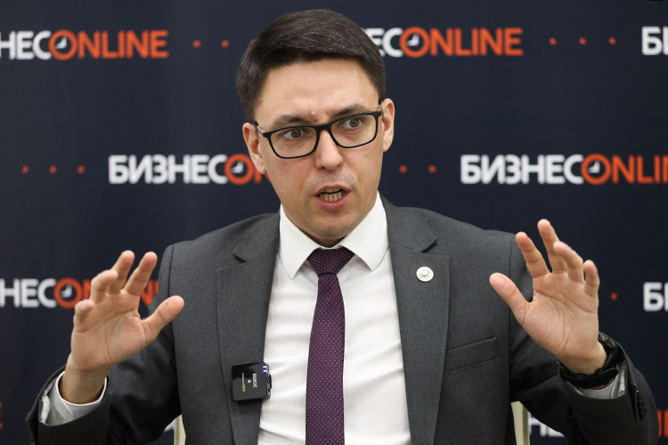 Ренат Шамсутдинов: «В Казани более 486 тысяч авто. Где они все? Во дворах!»