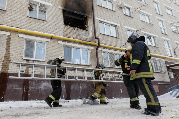 «Мы не можем тушить, пока там люди, чтобы, например, не произошло обвала конструкций»