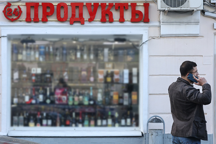 Запрет на продажу алкоголя будет действовать в центре города и на прилегающих улицах, где пройдет «Бессмертный полк», а также вокруг парка Победы