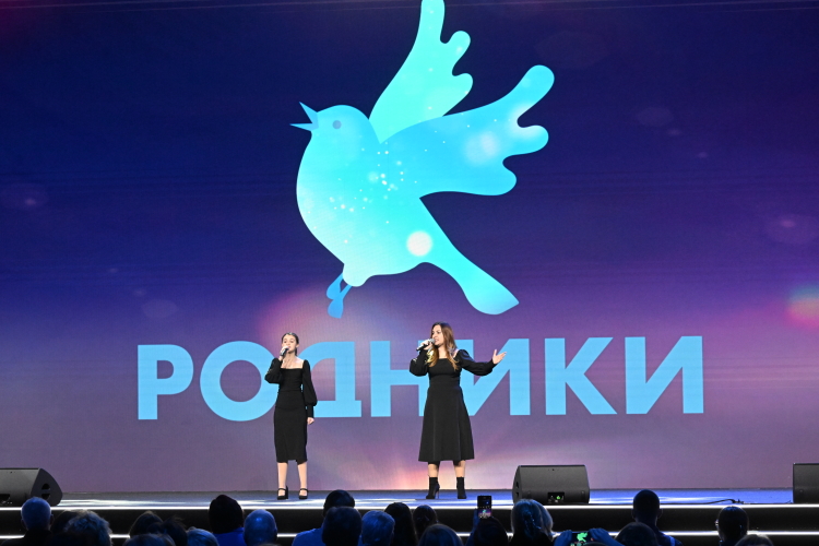 «Родники» устроены как экосистема, которая сама себя фильтрует и дополняет. Например, вы хорошо исполняете песни, но не умеете делать аранжировки или хорошо пишете, но не умеете исполнять. На платформе этого движения можно дополнить друг друга, собрать себе целый коллектив и вместе двигаться дальше
