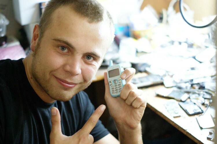 Работаю в своей первой мастерской, 2006 год.