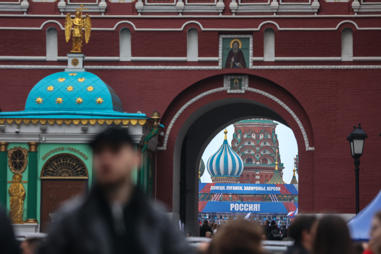«Россия — душа мира. Чувство обожания, благоговения перед бытием, жизнью, перед тем, что существует одно вселенское, сотворившее нас всех Божество, — это удивительное русское чувство»