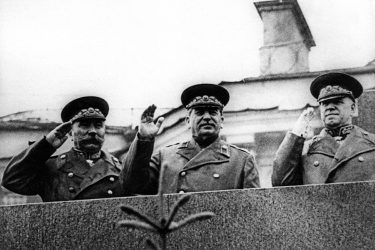 Иосиф Сталин, Георгий Жуков и Семен Буденный на Параде Победы на Красной площади. 24 июня 1945 года