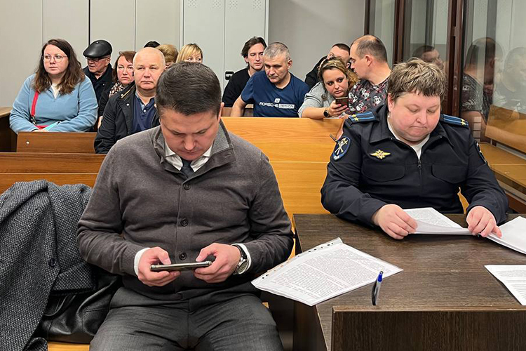 Кроме устранения нарушений, Задорожная потребовала от руководства татарстанского Сбера пойти навстречу потерпевшим, не увеличивать их ставку и ежемесячный платеж по ипотеке, а главное — представить план по работе с обманутыми ижээсниками