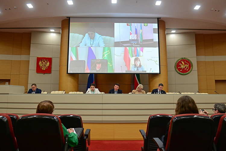 В рамках KazanForum уже во второй раз пройдет и международная выставка International Property Market. На ней соберутся инвесторы и представители рынка недвижимости многих стран, поделился министр строительства, архитектуры и ЖКХ РТ Марат Айзатуллин