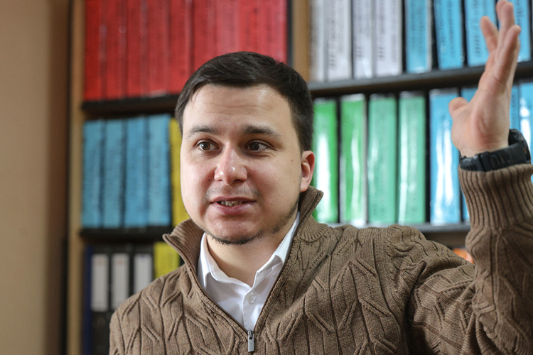 «Я взял созданное отцом название «АрскМеталл» и разработанный им логотип, чтобы сохранить преемственность. Теперь новые заводы работают под этим же брендом»