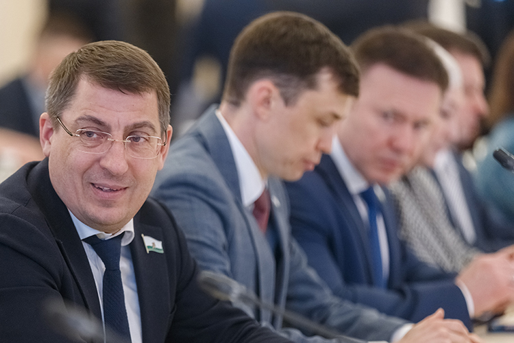«"Когда меня спрашивают: «Почему ваше предприятие обанкротилось?», я не очень понимаю вопроса, ведь оно, по сути, не мое», — объясняет Леонтьев
