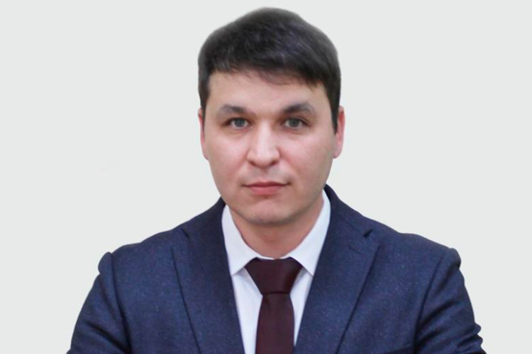 Новым главой исполкома, по нашим данным, станет 36-летний Рустем Латыпов. До недавнего времени первый заместитель руководителя исполнительного комитета Агрызского района уже сложил свои полномочия и готовится к переезду 