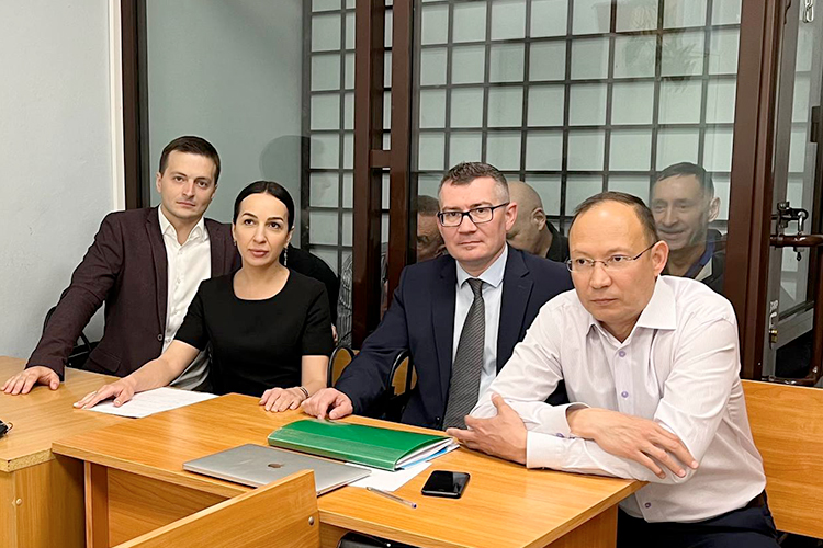 Защитники подсудимых: Александр Пахолков, Ангелина Константинова, Радмир Надыршин, Ленар Амиров (слева направо)