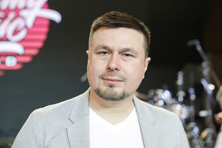Ильяс Гафаров добавляет, если и делать конкурс, то он должен предложить сопоставимую аудиторию, сопоставимый уровень PR и продвижения финалистам, который дают существующие сегодня известные музыкальные конкурсы, тогда молодым артистам будет польза