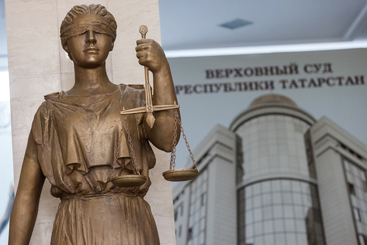  Под давлением внешних обстоятельств, говорят практикующие адвокаты, начинает меняться и правоприменение, несмотря на то что законы остаются прежними 