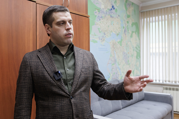 В случае избрания Королев обещает добиваться решения вопросов в сфере ЖКХ, улучшения качества жилищных услуг и прозрачной работы управляющих компаний