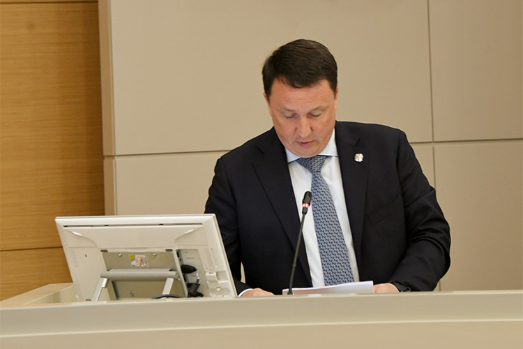 По оценке ведомства Айзатуллина, замене подлежит треть всех коммунальных сетей: более 5,7 тыс. км сетей водоснабжения, более 2 тыс. км водоотведения и более тысячи км сетей теплоснабжения