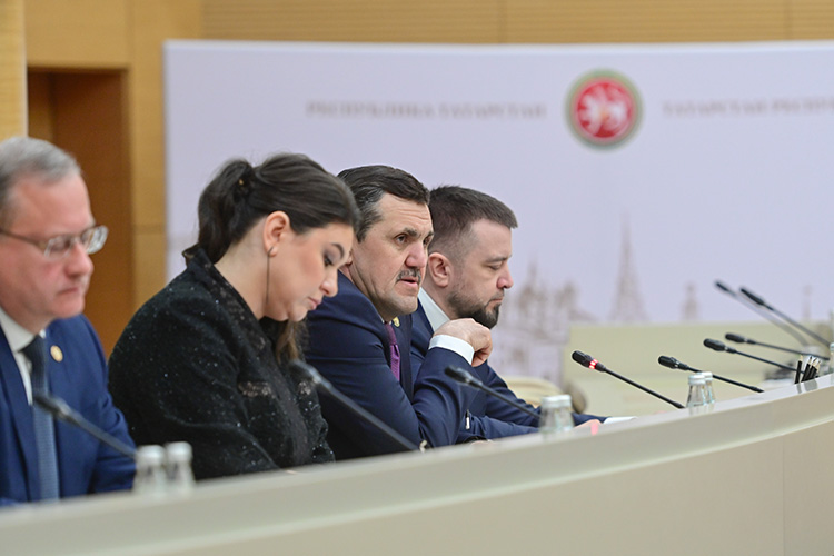 Шамиль Гафаров: «Мы должны увеличивать количество привлеченных инвестиций на территорию Республики Татарстан и Российской Федерации. Мы понимаем, что в этом направлении нам есть куда улучшаться. Это одно из направлений. Таких направлений очень много»
