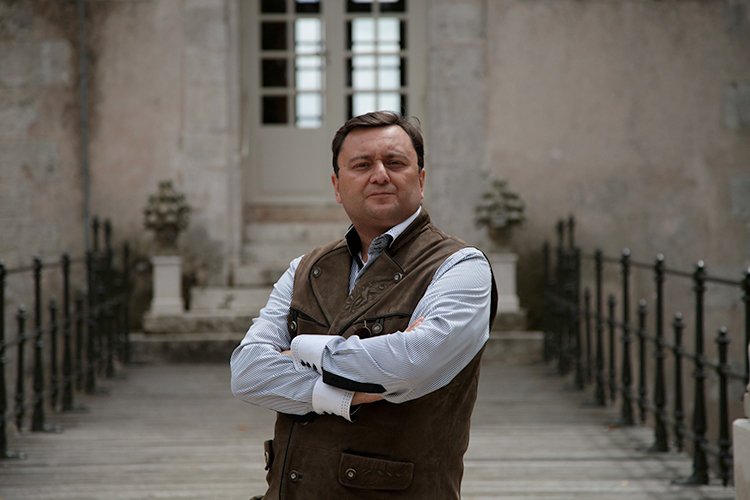 Семин пообещал сделать для города еще кое-что. А именно добровольно и безвозмездно передать из своего земельного фонда в собственность муниципалитета еще 400 (!) участков для многодетных семей. Уже готовые под ИЖС