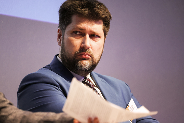 Василий Колташов: «Санкции мешают свободному доступу наших углеводородов на западные рынки, и, разумеется, было бы хорошо от них избавиться»