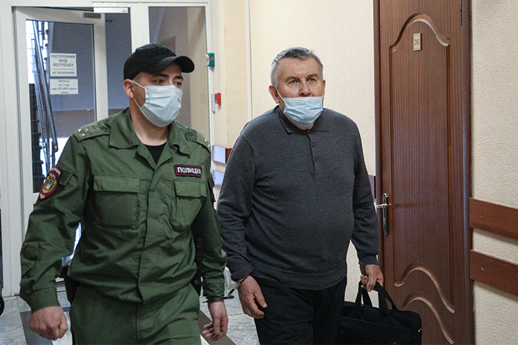За подстрекательство к убийству привлекли бывшего главу Буинска и экс-министра экологии РТ Агляма Садретдинова. Обвинение попросило для него 9 лет колонии, а суд назначил 8