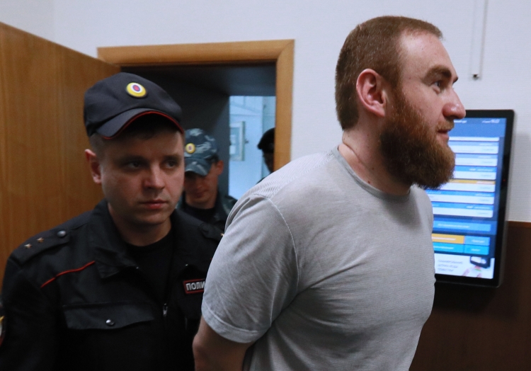 Бывший сенатор от Карачаево-Черкесии Рауф Арашуков, обвиняемый в участии в ОПС и совершении ряда тяжких преступлений