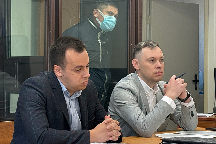 Скрываться не собираюсь и не собирался!» — заявил суду Миниазданов. «Неизвестно еще, каким образом мне эта карта попала в руки!» — добавил он