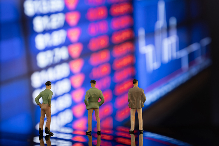 «Доходность 30-летних облигаций США превысила 5%, что является максимумом за последние 18 лет. Т. е. и долг велик, и обслуживать его дорого»