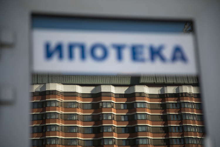  <span style="color: rgb(36, 36, 36);">Согласно данным Банка России, за I квартал 2025 года объем портфеля ипотечных кредитов физлицам не увеличился и составил 21,8 трлн рублей. Выданная ипотеки практически сравнялась с объемом погашений выданных кредитов </span>