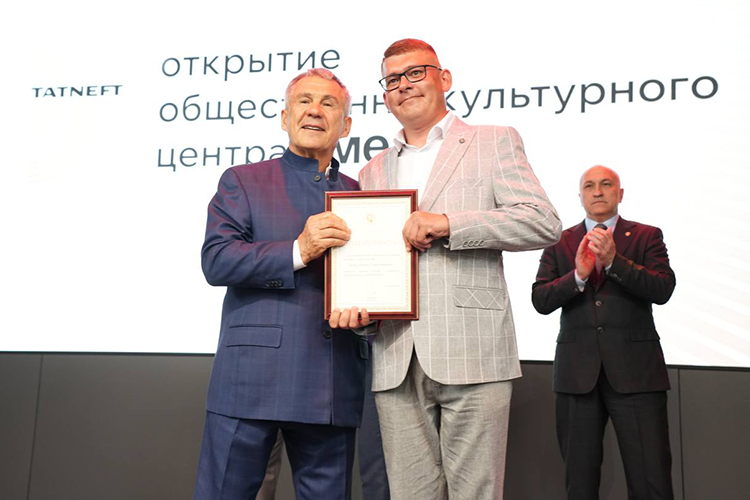 Рустам Минниханов провел церемонию открытия и вручил награды