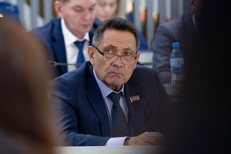 В избирательном округе № 1 «Мирный» от «Единой России» на выборы пойдет исполнительный директор строительной компании «Твой дом», действующий депутат Рубин Бадиков
