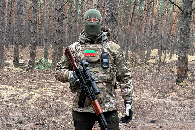 Родом Татарин, как легко догадаться, из Татарстана. Еще совсем недавно здесь он занимался бизнесом и вел активную общественно-политическую деятельность, был муниципальным депутатом одного из районов республики